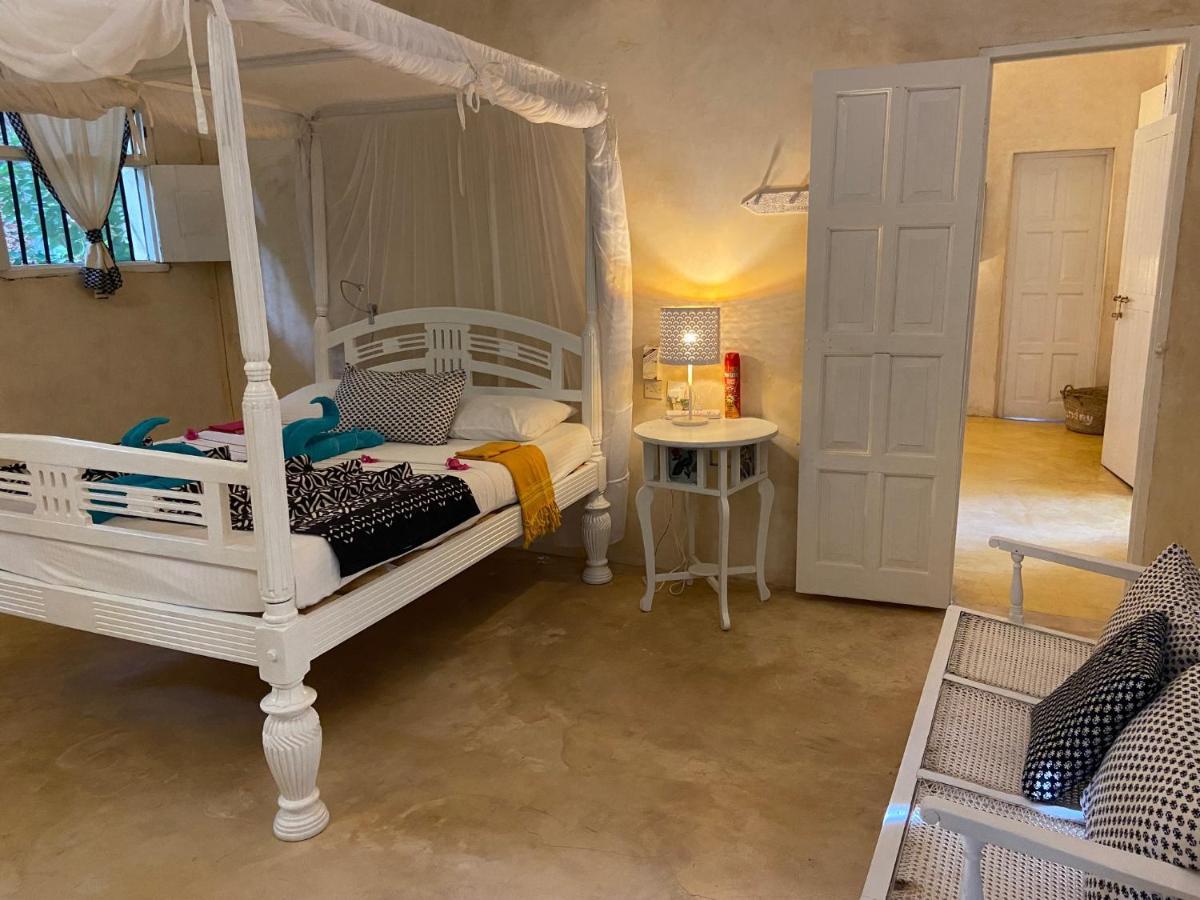 Banana House And Wellness Centre Hotel Lamu Exterior photo