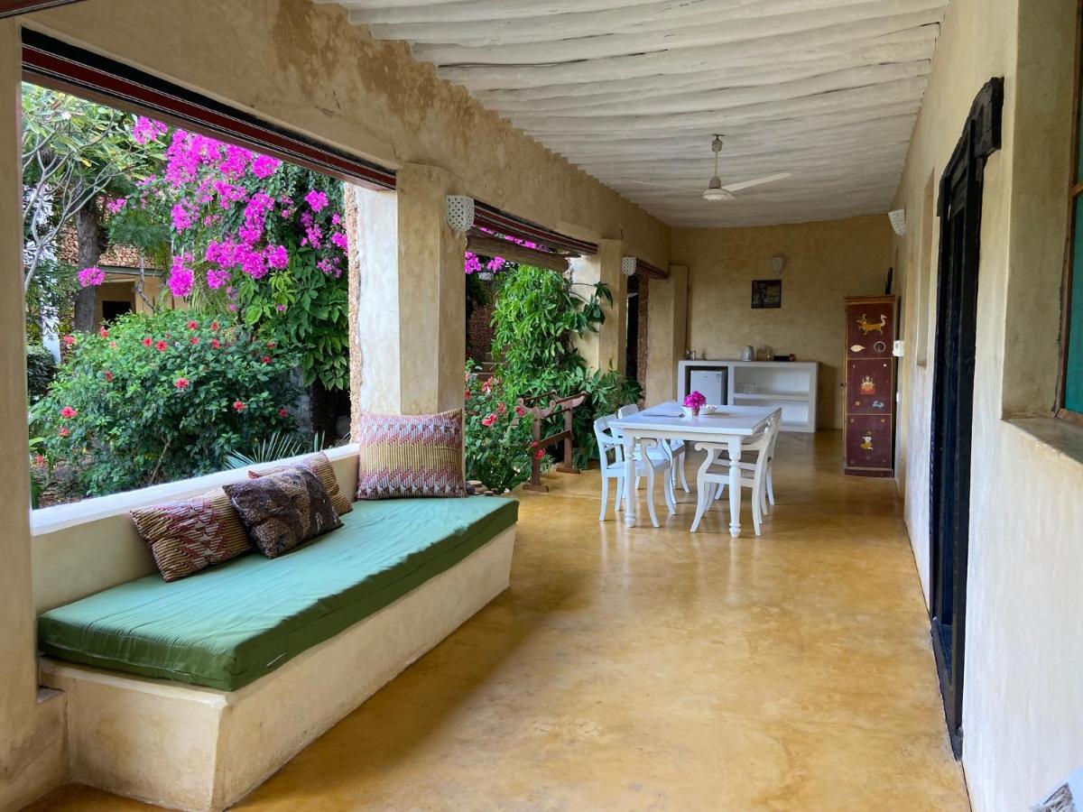 Banana House And Wellness Centre Hotel Lamu Exterior photo
