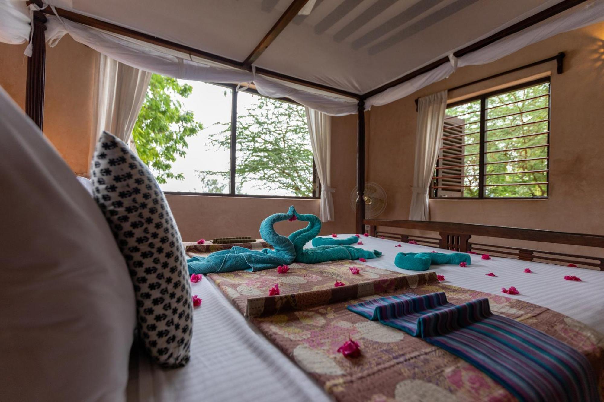 Banana House And Wellness Centre Hotel Lamu Exterior photo